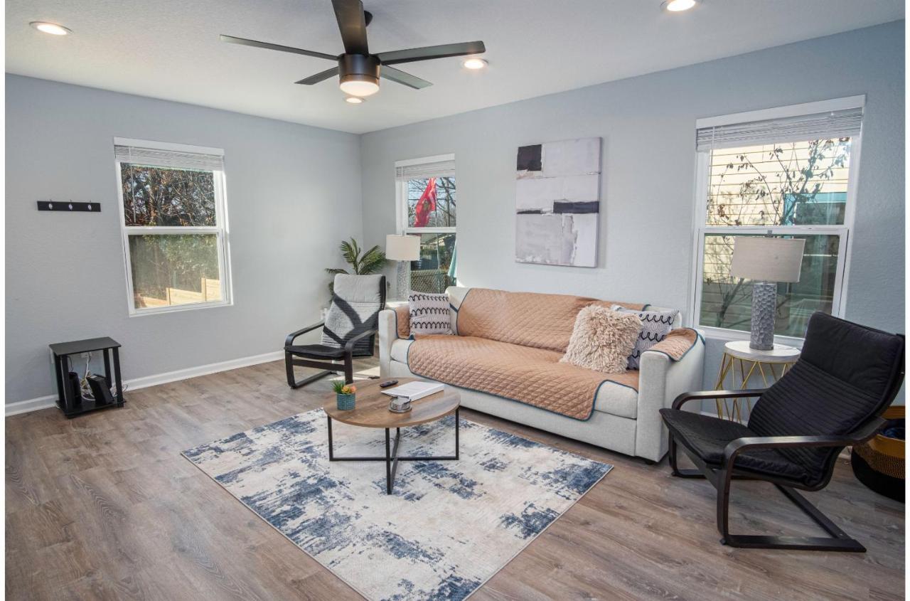 Сasa de vacaciones Adorable 4br 2ba Close To Riverwalk And Downtown
